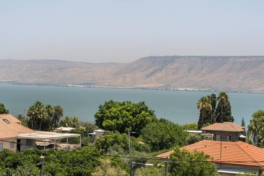 Earth & Heavens * Kinneret
